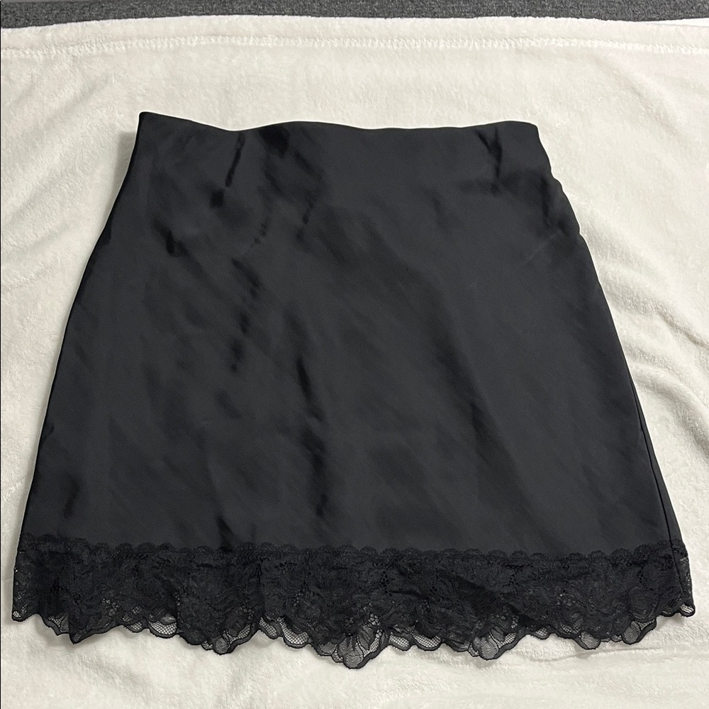 Chic Black Lace Hem Mini Skirt